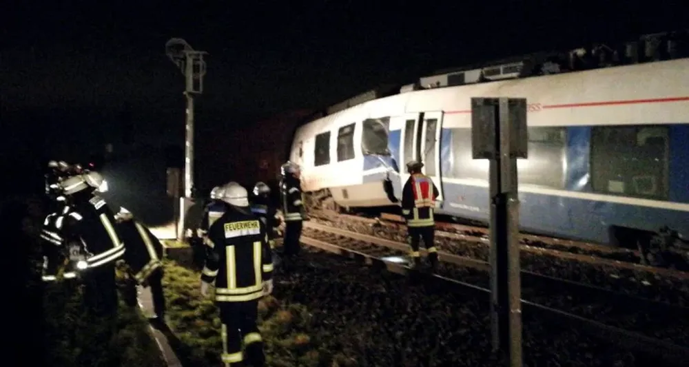 Unas 50 personas resultaron heridas en un choque de trenes en Alemania