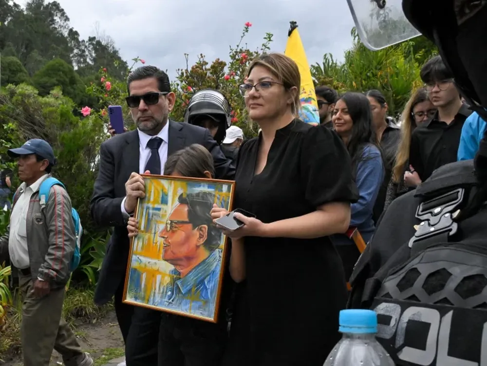 Partido de asesinado candidato Villavicencio designa a compañera de fórmula en su lugar