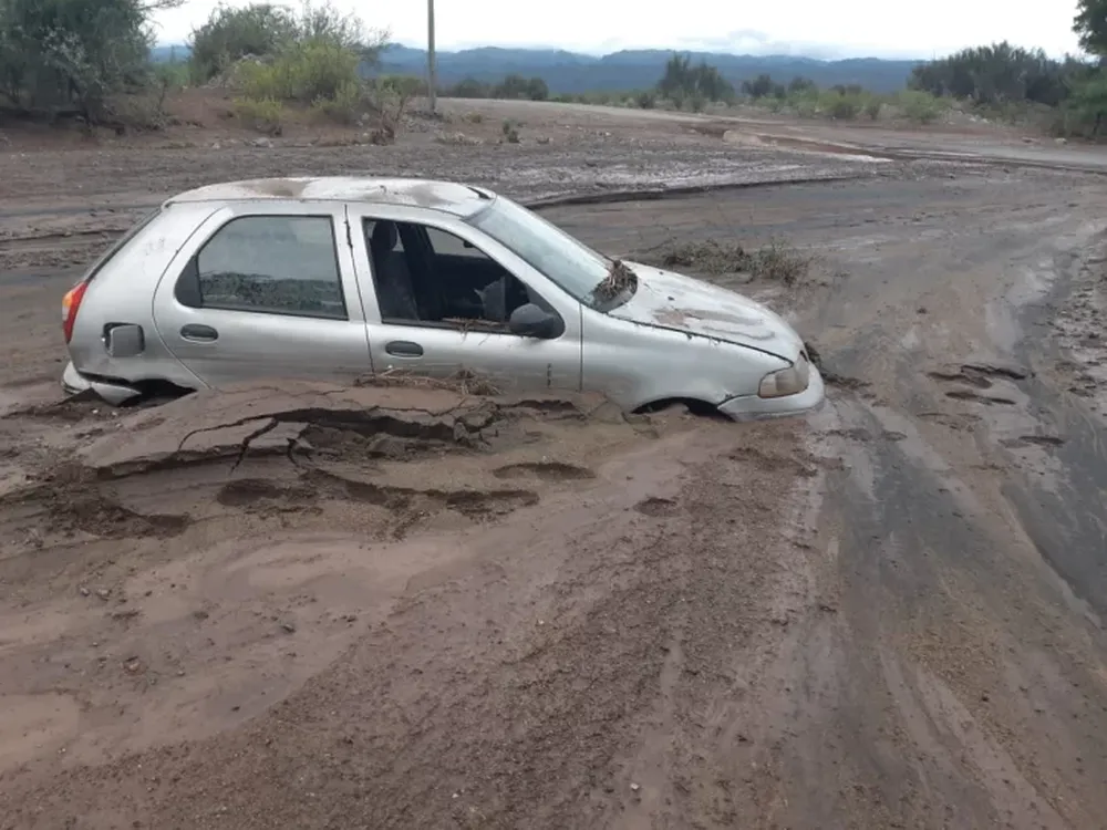Un riojano murió en Valle Fértil cuando su auto fue arrastrado por la crecida