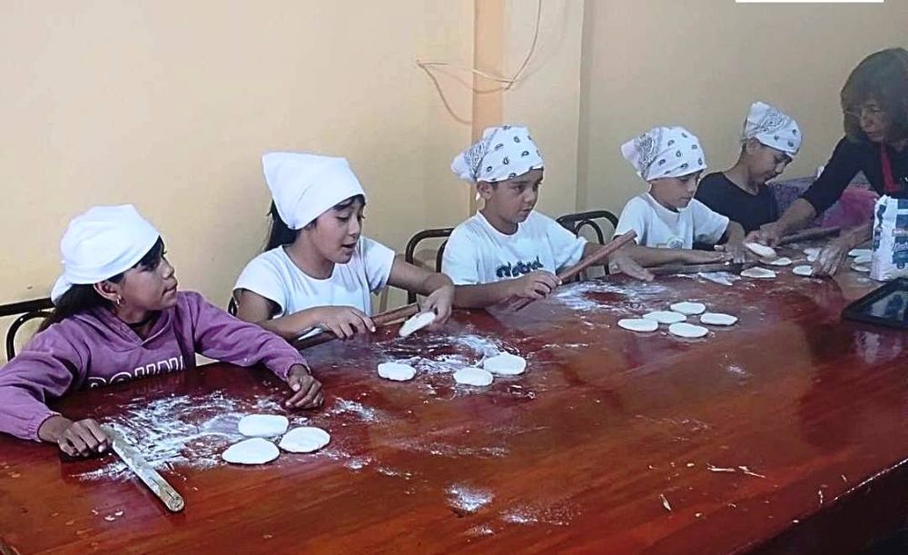 En Cárita de Media Agua, los chicos aprenden a preparar diferentes alimentos para compartir en familia.