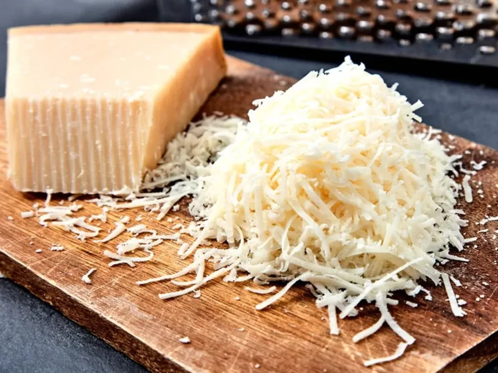 ANMAT prohibió un queso rallado por ser ilegal y peligroso para la salud