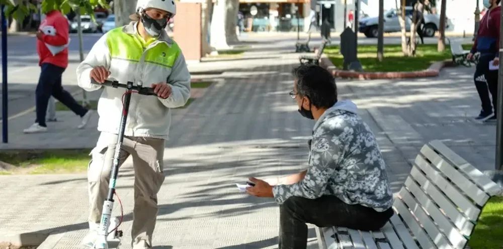 Con mamelucos celestes y hasta en las plazas, monitores controlarán las medidas