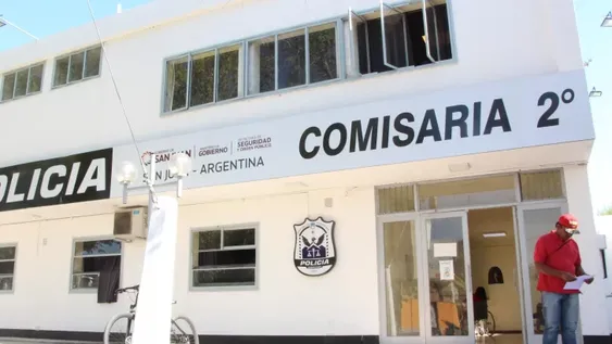 Quiso robarle el celular a una joven, le provocó lesiones y lo detuvieron los vecinos