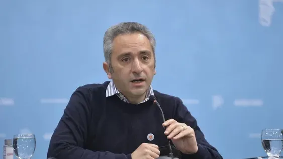 Larroque revive el operativo clamor para instalar a Cristina