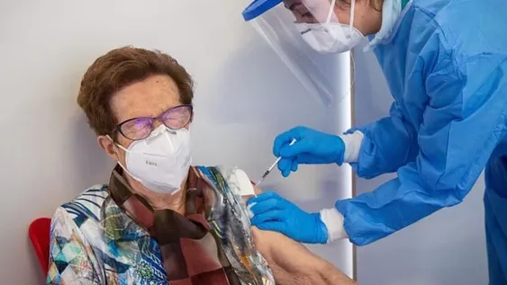 Piden informes sobre la vacunación en San Luis, donde hay más aplicaciones que dosis asignadas