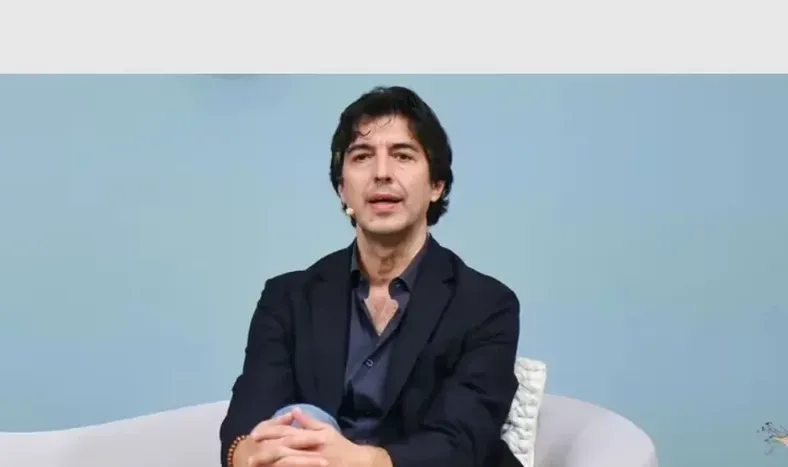 El experto en longevidad Valter Longo, que quiere vivir hasta los 120 o 130 años, ve la clave de la longevidad en la dieta -legumbres y pescado- y en el ayuno.