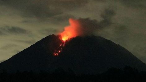 Se elevó a 34 el número muertos por la erupción del volcán Semeru de Indonesia
