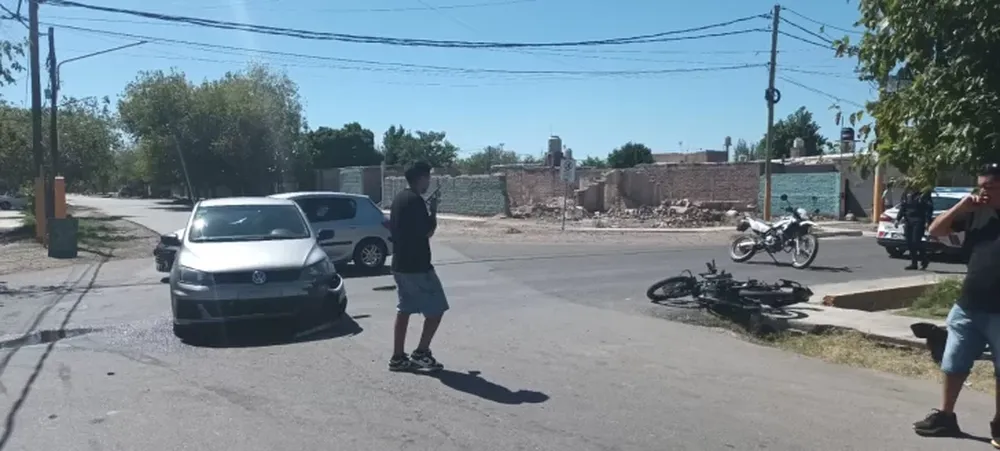 Giró a la izquierda y provocó un choque: un motociclista terminó hospitalizado