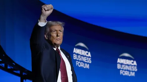 Las cifras son contundentes: la aprobación de Trump entre los latinos a nivel nacional se desplomó del 44% en enero de este año al 25% en la actualidad, según una nueva encuesta de AP-NORC del 24 de octubre.