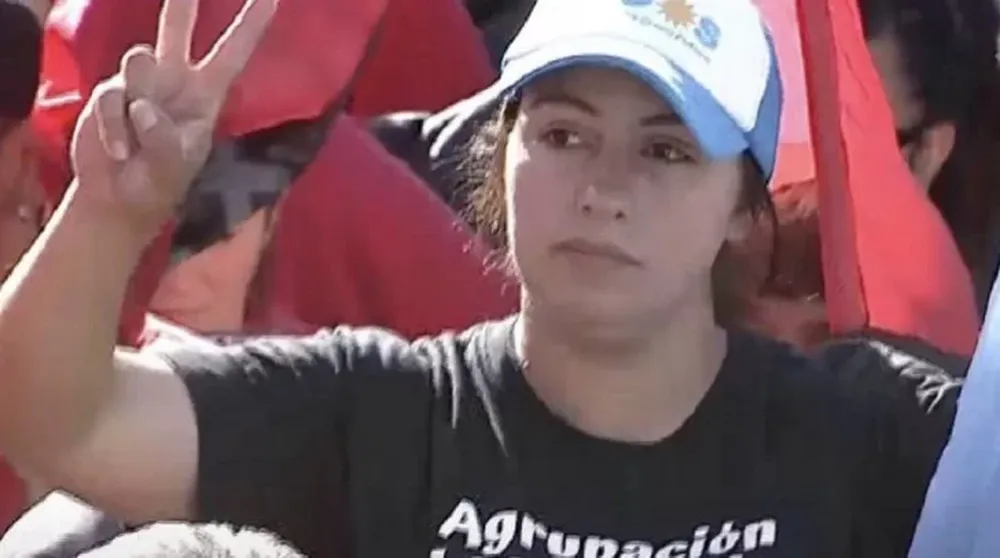 La curiosa remera de una militante que se volvió viral