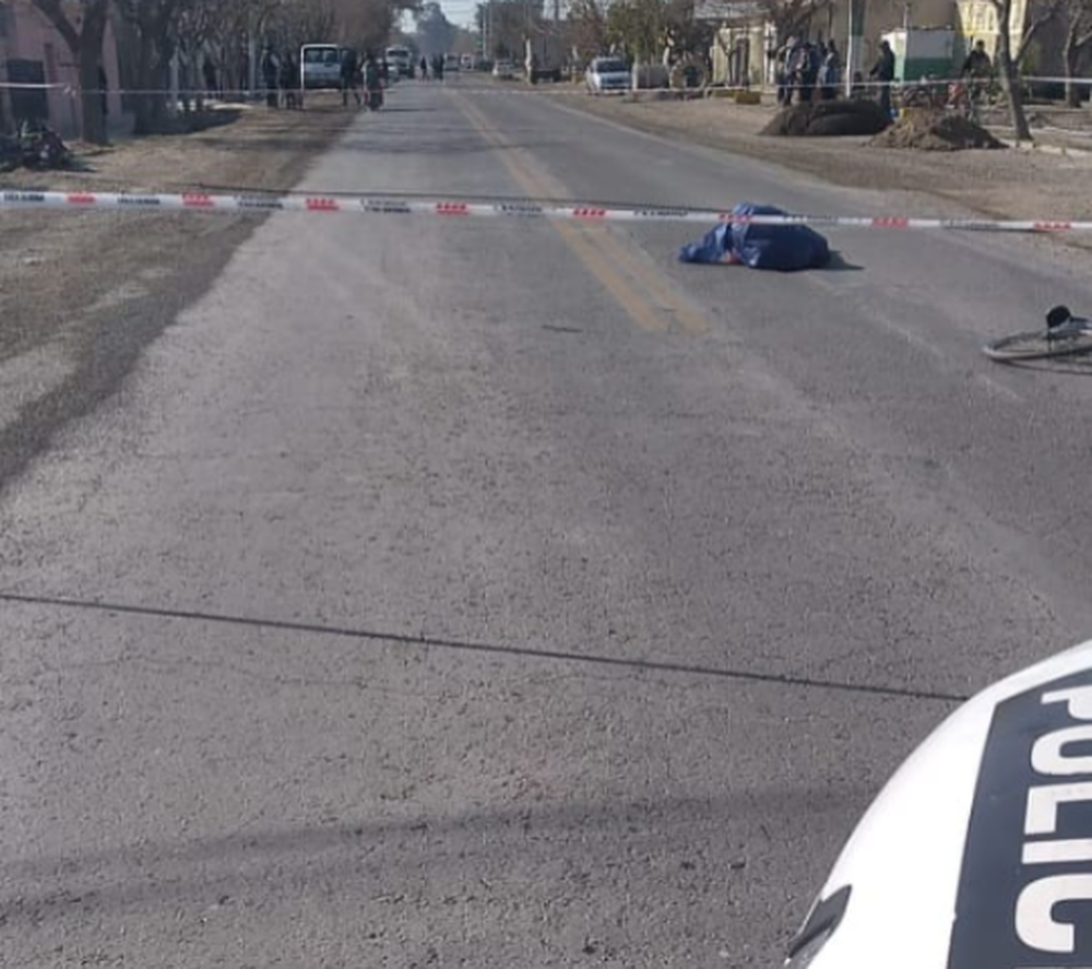 Un jubilado que iba en bici murió tras ser embestido por una moto en La Bebida