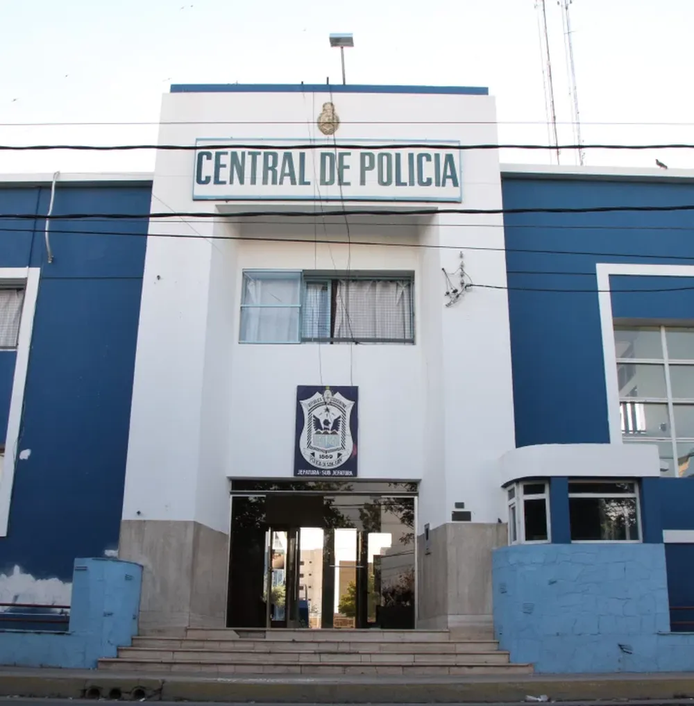 Arrebató una cartera y la policía lo vio: fue detenido tras una breve persecución