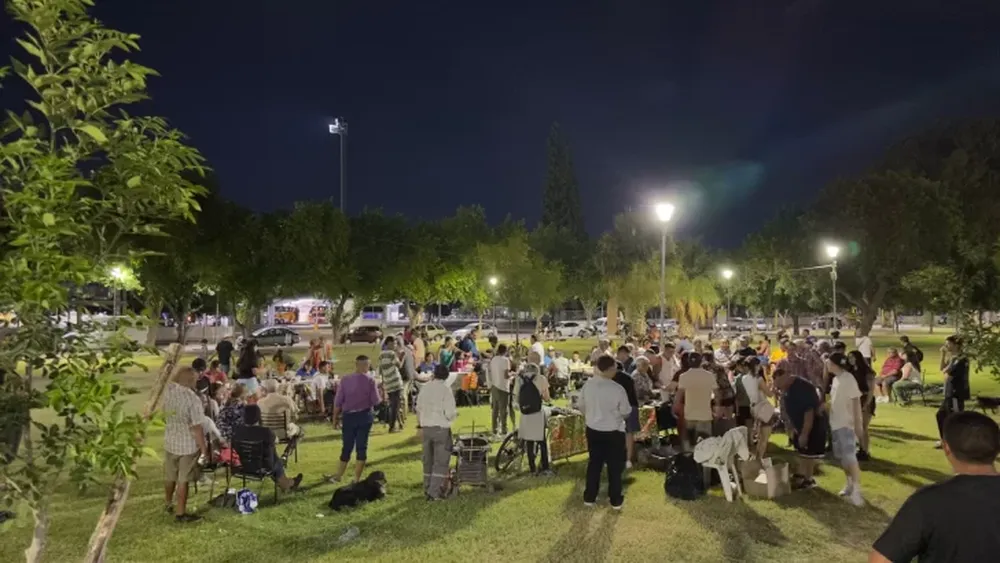 La noche especial que Boxing San Juan le dio a personas en situación de calle: cena y show musical para despedir el año