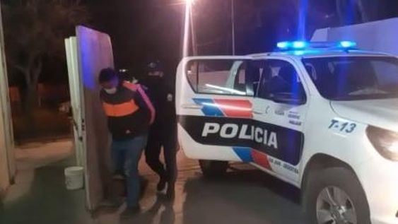 Llegaron en taxi poniendo excusas y la Policía descubrió que llevaban cocaína fraccionada