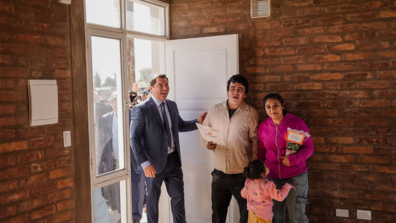 marcelo orrego participo de la entrega de viviendas en chimbas: 46 familias ya tienen su casa propia
