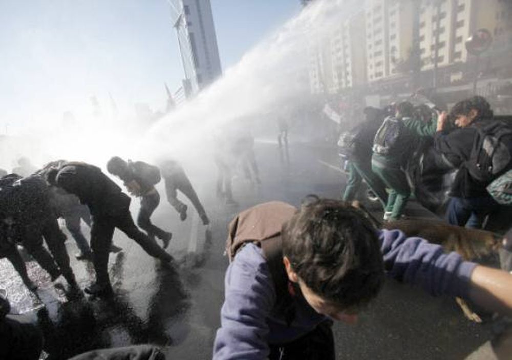 Chile: Arden las calles  por marcha estudiantil