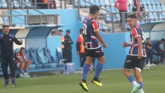 Peñarol derrotó a Juventud Unida y sigue manteniendo la ilusión