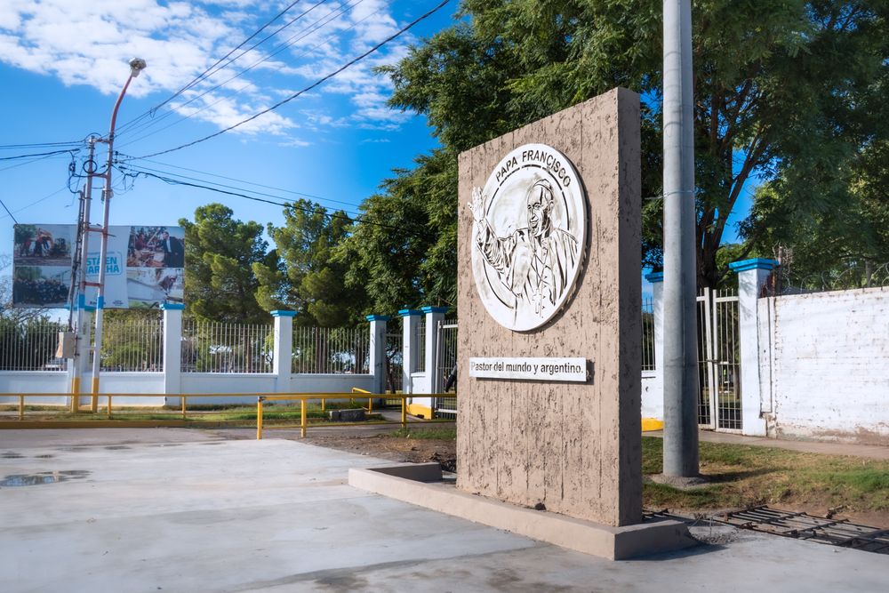 Este martes, Rawson inaugura el Monumento al Papa Francisco y bautiza con su nombre el Parque Provincial.