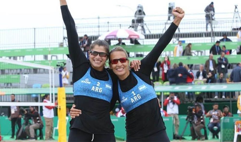Fernanda Pereyra se aseguró una medalla al clasificar a la final de beach vóley