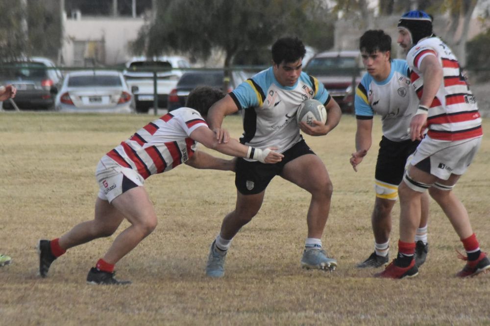 Debut. Universitario terminó perdiendo en el arranque ante Marista en el Top 8 Oro.