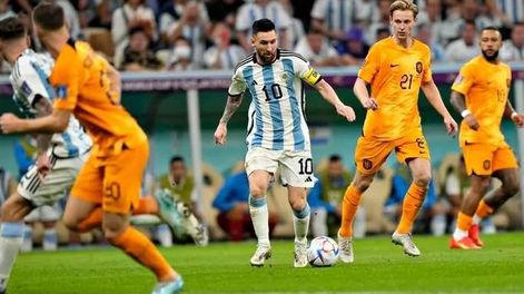 Messi, elegido el mejor futbolista de 2022 por el diario inglés The Guardian