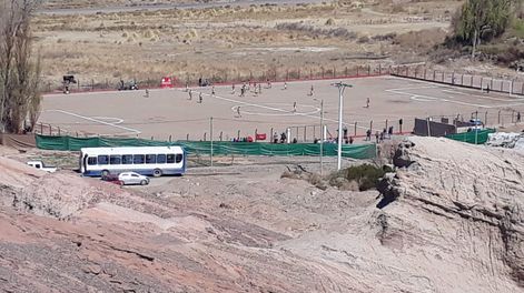Sueño. Hace veinte años atrás, Los Coloraditos era lomas y sueños de su gente. Hoy con cancha propia apunta al crecimiento.