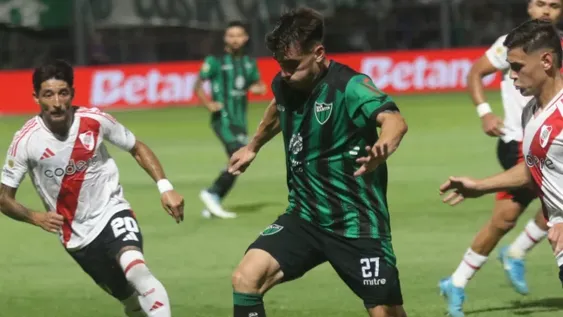 TOMÁS FERNÁNDEZ, fue uno de los jugadores más regulares contra River. San Martín necesita de sus recursos y panorama para generar juego y llegar al gol. Antuña haría un solo cambio con respecto al partido anterior.