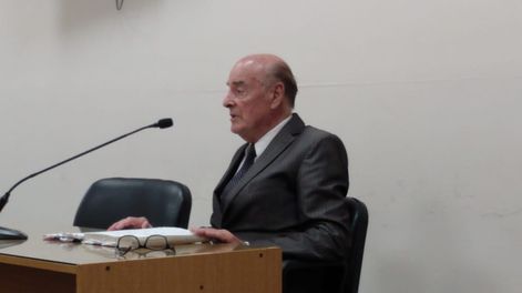 El abogado penalista Oscar Leopoldo Adárvez asistió al nuevo juicio iniciado este lunes
