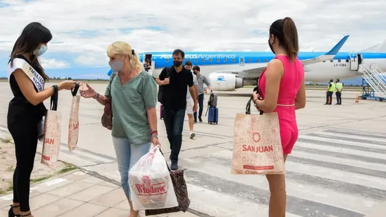 Aerolíneas incrementa cuatro vuelos en 17 días y aumenta la capacidad en uno