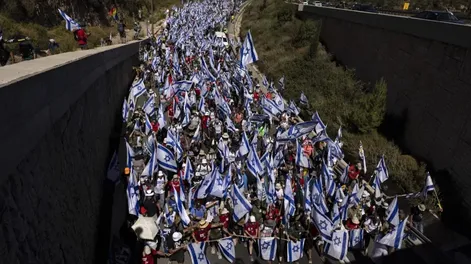 Decenas de miles marcharon hacia el Parlamento israelí contra la reforma judicial