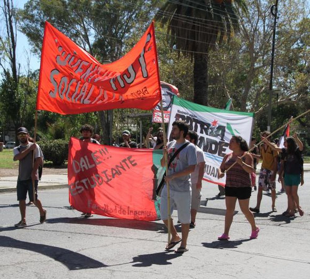 Agrupaciones marcharon por el boleto estudiantil