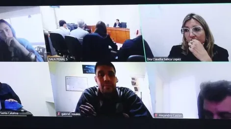 DESDE BUENOS AIRES, Emanuel Rodríguez (abajo, izquierda) relató cómo fue el dramático ataque.