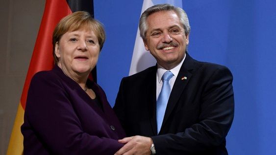 Merkel, sobre la crisis argentina: “Es importante pensar cómo podemos ayudarles”