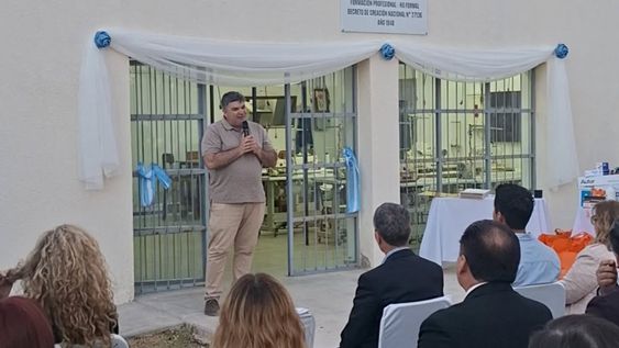 En Sarmiento quedó inaugurada la Escuela Misión Rural Nº 9 para que los vecinos se capaciten en distintos oficios.