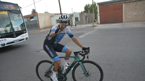 Laureano Rosas protagonizó un sprint infartante y cantó victoria en la Doble Media Agua
