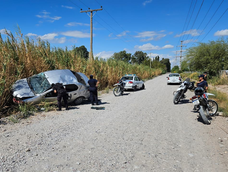 Tras el vuelco del auto, la Policía encontró el revólver. Tras el vuelco del auto, la Policía encontró el revólver.
