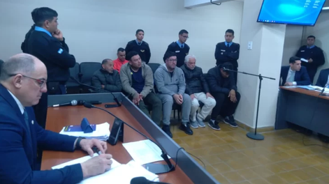 La banda de los robarruedas, en problema.