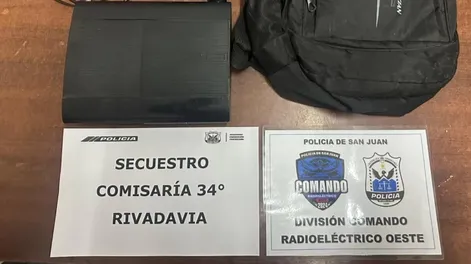 Un menor robó una Playstation y cuando la policía lo perseguía fue apredreada por vecinos