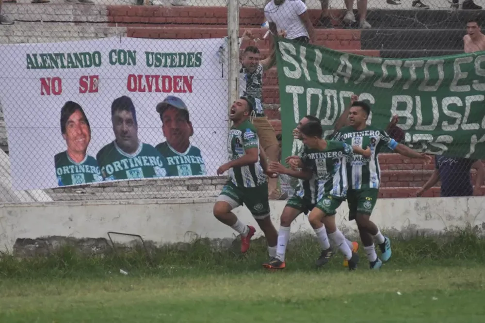Centenario Olímpico y Sarmiento de Zonda avanzaron y jugarán por el segundo ascenso