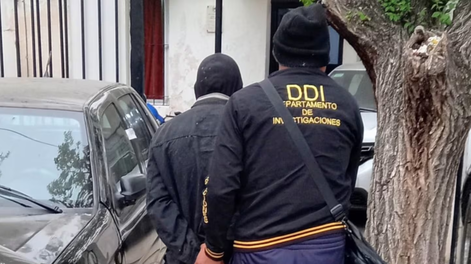 detuvieron a un hombre acusado de matar a un conocido de un piedrazo en la cabeza