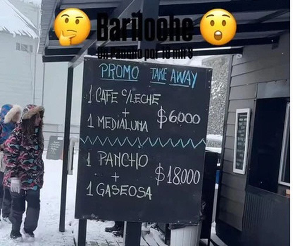 SORPRESA. En este local de Cerro Catedral ofrecen el pancho con una gaseosa a $ 18.000. Por un monto similar se compra comida más elaborada en Aspen.