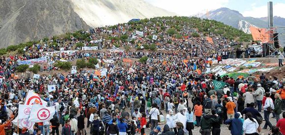 Una multitud pidió por la paz al pie del Aconcagua