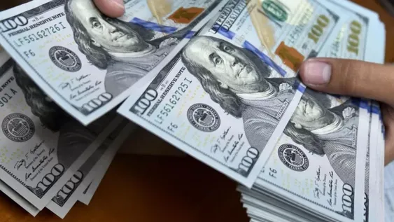 El dólar blue avanzó dos pesos en la penúltima rueda antes de las PASO