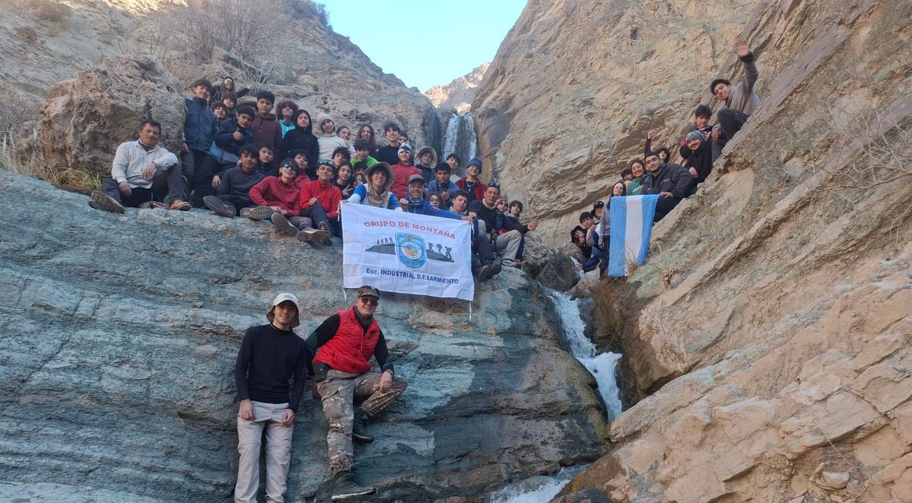 Alumnos del Taller de Montañismo de la Escuela Industrial realizaron una nueva salida a la montaña. Alumnos del Taller de Montañismo de la Escuela Industrial realizaron una nueva salida a la montaña.