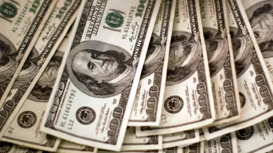 El dólar oficial cerró apenas por debajo de los $96