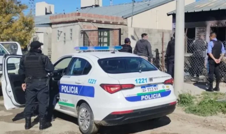 Le explotó en la cara la moto que arreglaba y murió