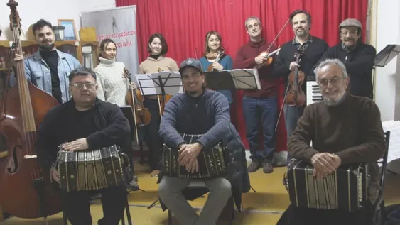DE ENSAYO. Parte del elenco sanjuanino que mañana desgranará clásicos de Aníbal Troilo y algunas yapas en sintonía. 