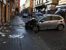 Un conductor arrolló a una multitud en Módena, Italia. Un conductor arrolló a una multitud en Módena, Italia.