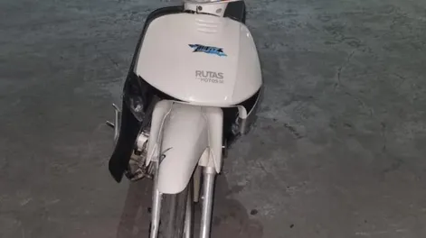 Otra tragedia para una mujer en moto: chocó en una esquina del centro y murió en el Rawson