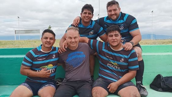 Sobrevivientes. Moreno y Dalmonego junto a otros ex-integrantes de Rugby Media Agua ahora le dieron nacimiento a Buhos Rugby.